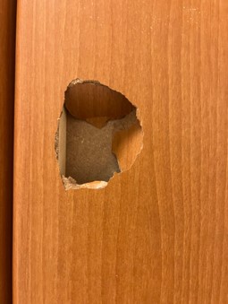 革新的な補修技術で八王子市のドア陥没を解消